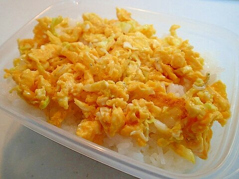 お弁当 白菜とじゃこの卵炒めどんぶり